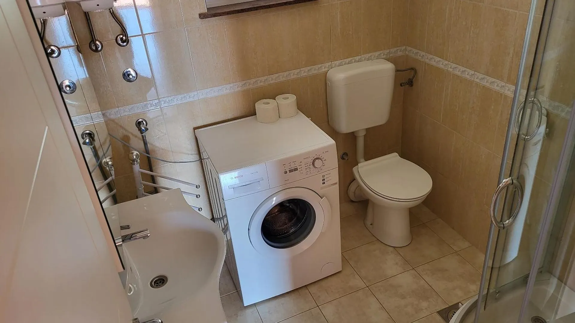 Apartments Leonardo فرسي 0*,