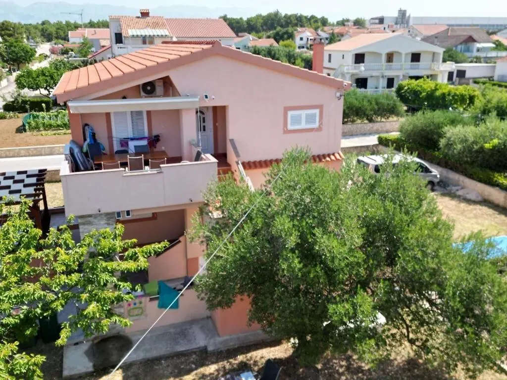 Apartments Leonardo فرسي
